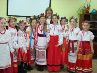 /Files/images/kolektivi/Б-ка_свято_осені_18-11-10 kl.JPG